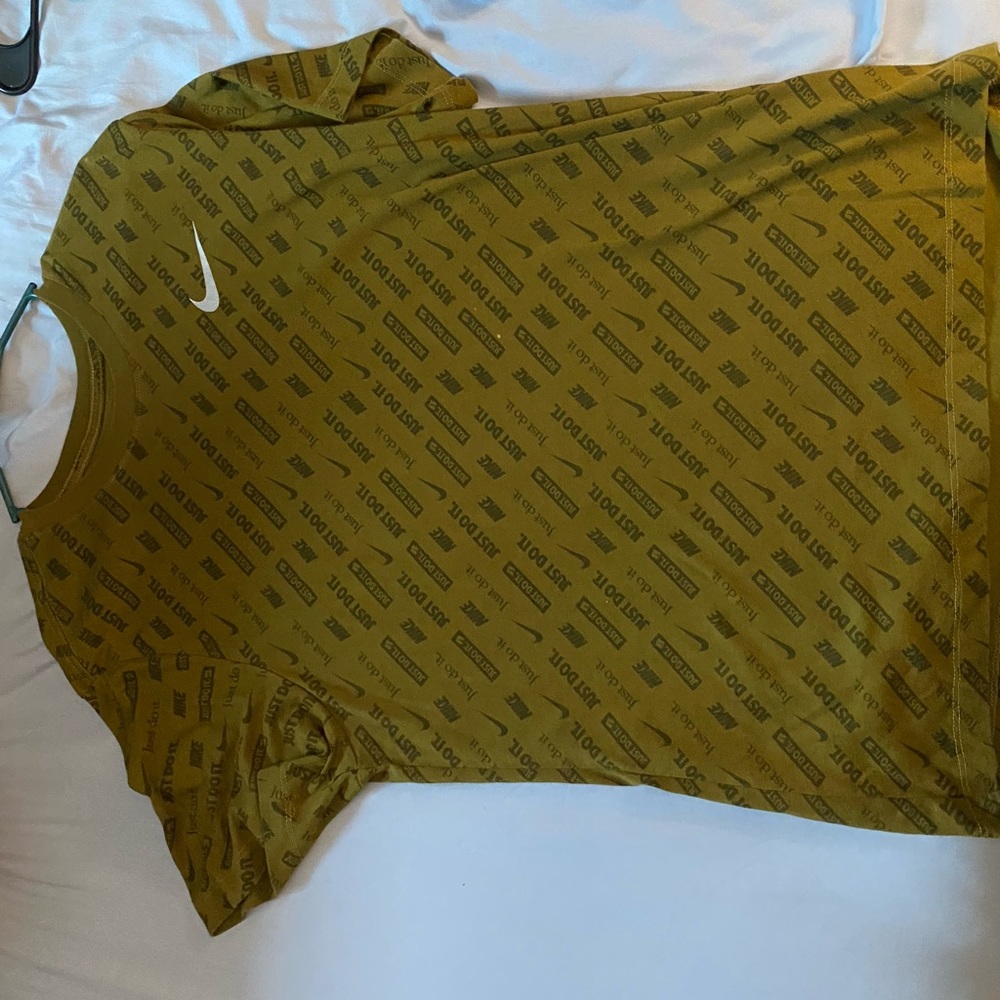 1 nike tee shirt